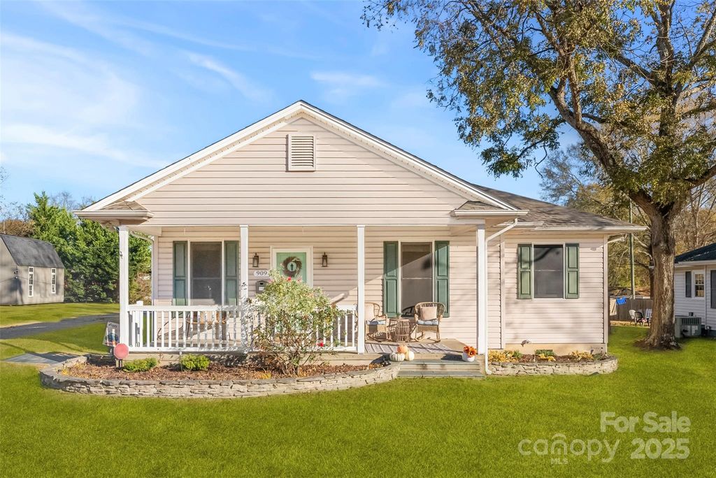 909 S Main Street, Clover, SC 29710