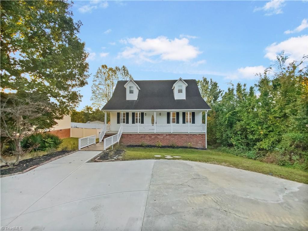 1042 Ball Park Road, Thomasville, NC 27360