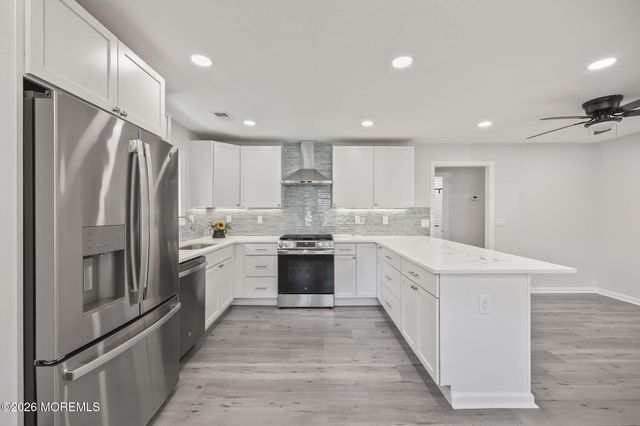 28 Pearl Drive, Howell, NJ 07731
