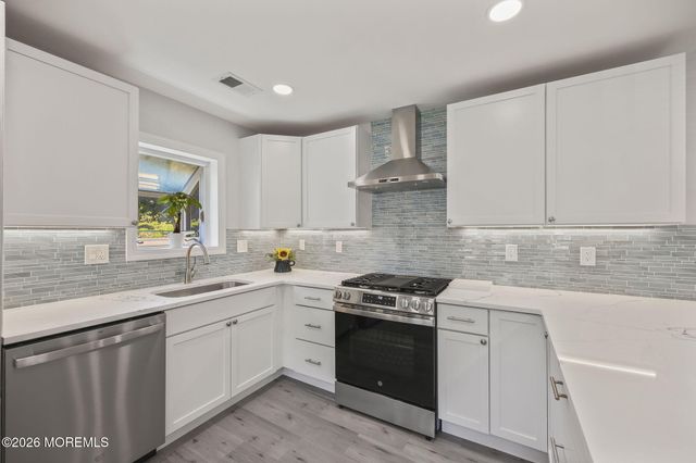 28 Pearl Drive, Howell, NJ 07731