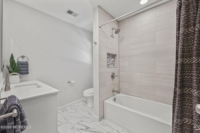 28 Pearl Drive, Howell, NJ 07731