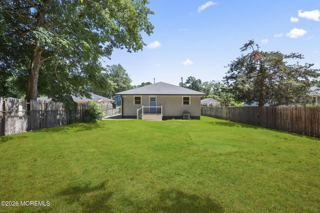 28 Pearl Drive, Howell, NJ 07731