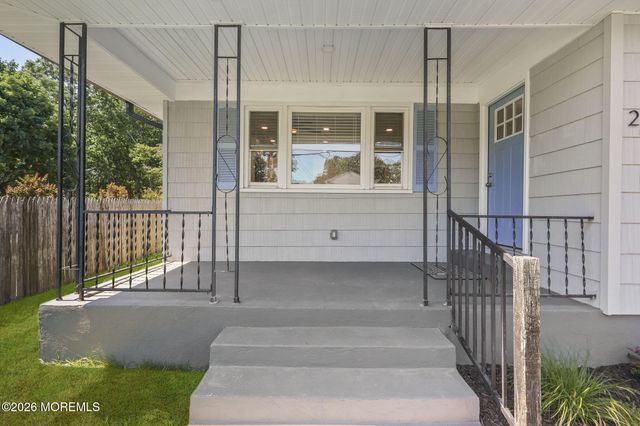 28 Pearl Drive, Howell, NJ 07731