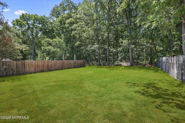 28 Pearl Drive, Howell, NJ 07731