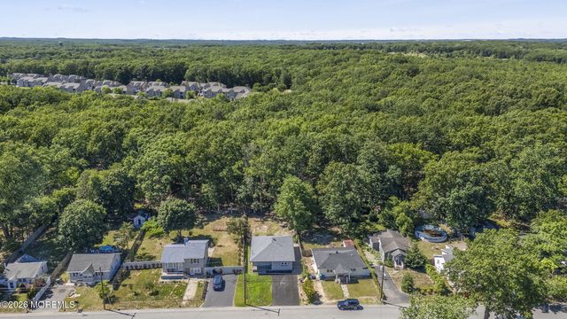 28 Pearl Drive, Howell, NJ 07731