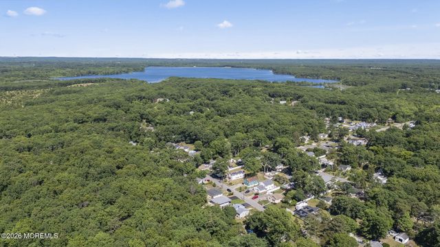 28 Pearl Drive, Howell, NJ 07731