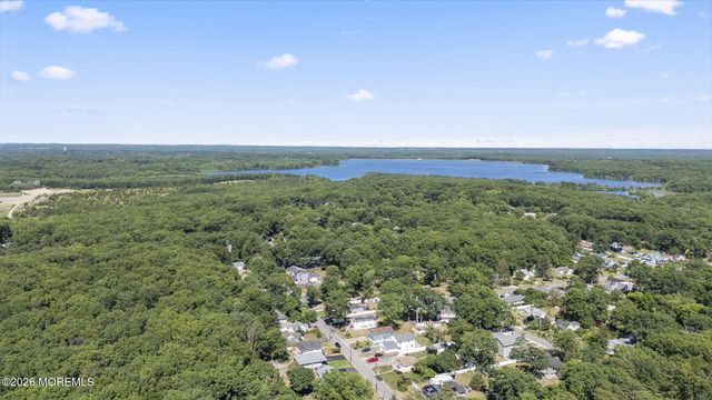 28 Pearl Drive, Howell, NJ 07731