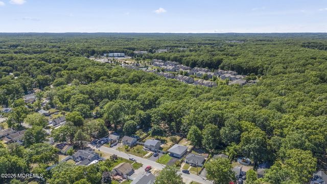 28 Pearl Drive, Howell, NJ 07731