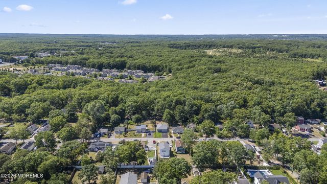 28 Pearl Drive, Howell, NJ 07731