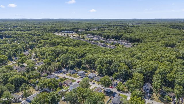 28 Pearl Drive, Howell, NJ 07731