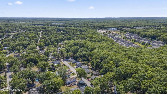 28 Pearl Drive, Howell, NJ 07731