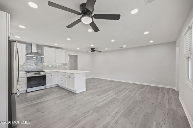 28 Pearl Drive, Howell, NJ 07731
