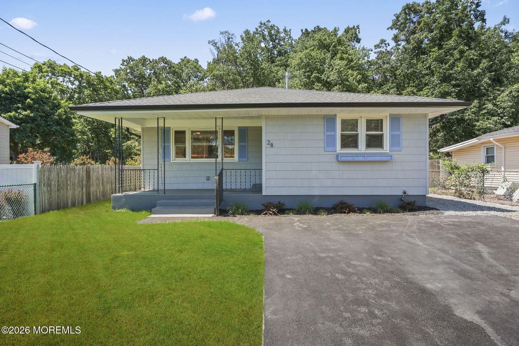 28 Pearl Drive, Howell, NJ 07731