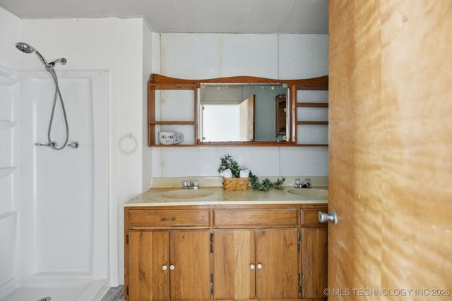 219 SE 1st Street, Checotah, OK 74426