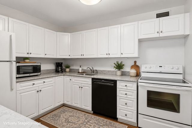 1636 N WELLS Street 2215, Chicago, IL 60614