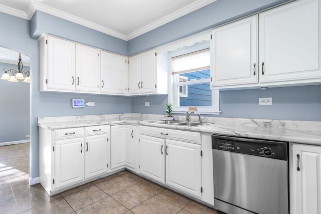 17816 Commercial Avenue, Lansing, IL 60438