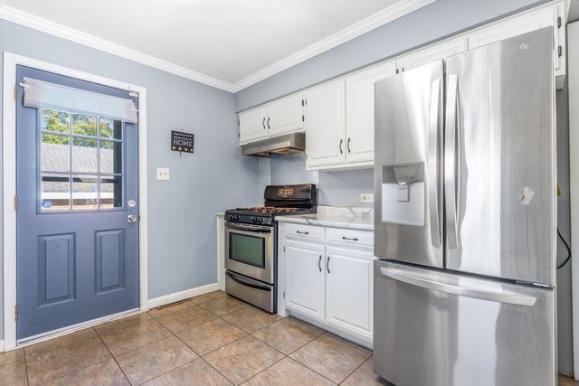 17816 Commercial Avenue, Lansing, IL 60438