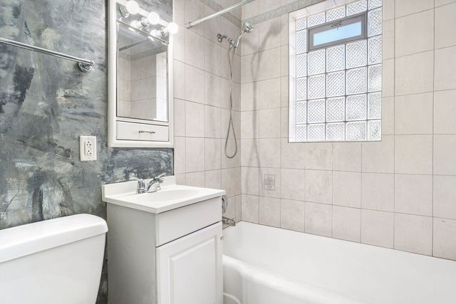 17816 Commercial Avenue, Lansing, IL 60438