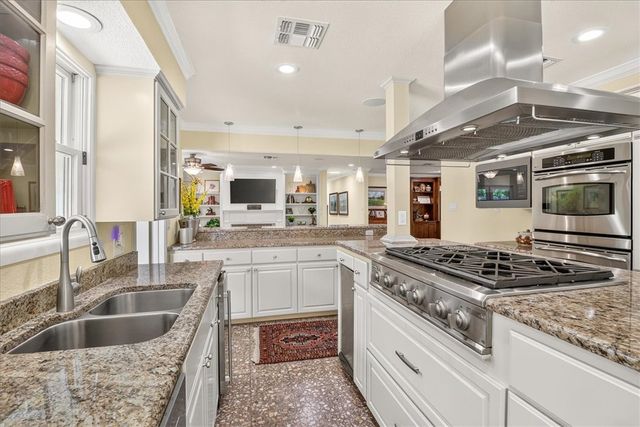 334 Cape Cod Dr, Corpus Christi, TX 78412