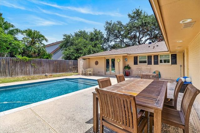 334 Cape Cod Dr, Corpus Christi, TX 78412