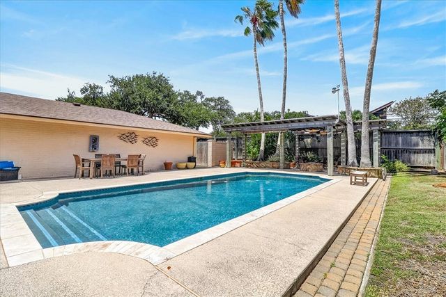 334 Cape Cod Dr, Corpus Christi, TX 78412