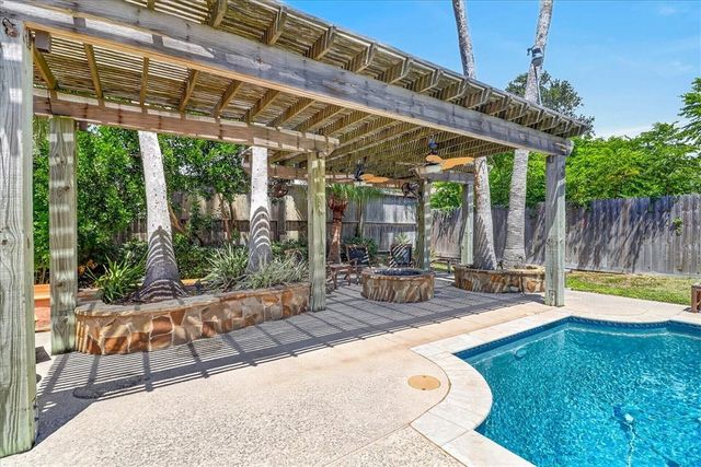 334 Cape Cod Dr, Corpus Christi, TX 78412