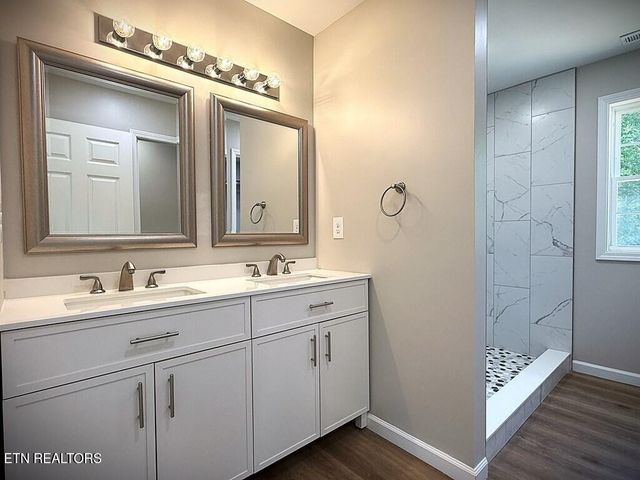 246 Ralph Spivey Lane, Gainesboro, TN 38562