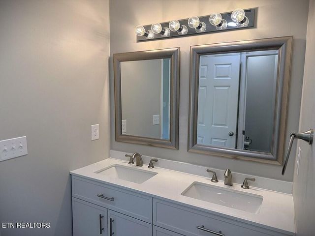 246 Ralph Spivey Lane, Gainesboro, TN 38562
