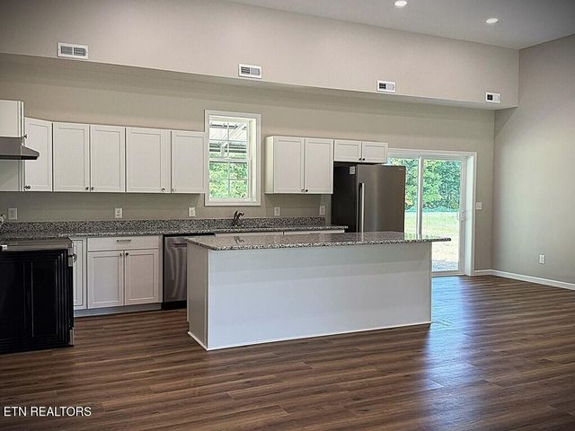 246 Ralph Spivey Lane, Gainesboro, TN 38562