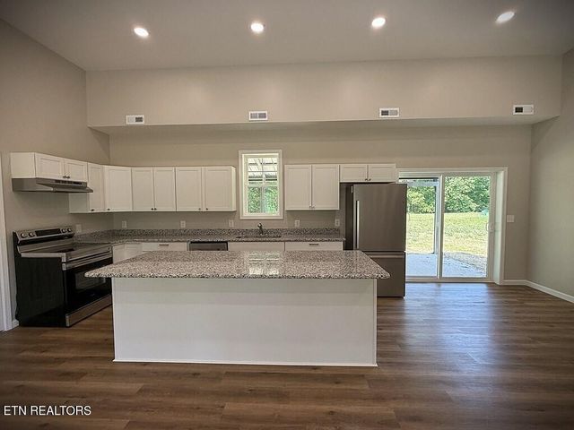 246 Ralph Spivey Lane, Gainesboro, TN 38562