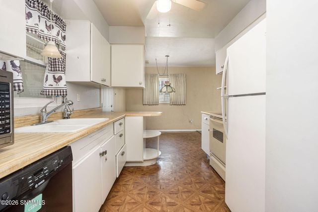 1015 Calle Del Encanto, Las Cruces, NM 88005