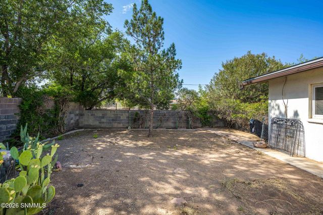 1015 Calle Del Encanto, Las Cruces, NM 88005