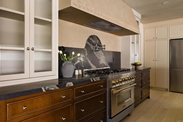 1812 Highland Dr, Newport Beach, CA 92660