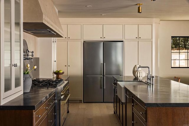 1812 Highland Dr, Newport Beach, CA 92660