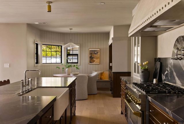 1812 Highland Dr, Newport Beach, CA 92660