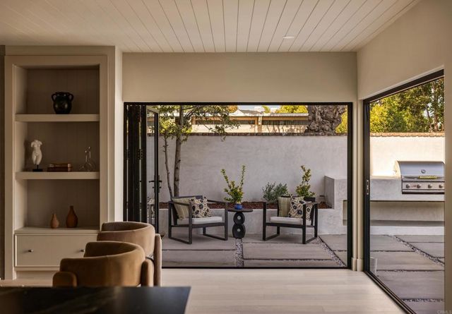 1812 Highland Dr, Newport Beach, CA 92660