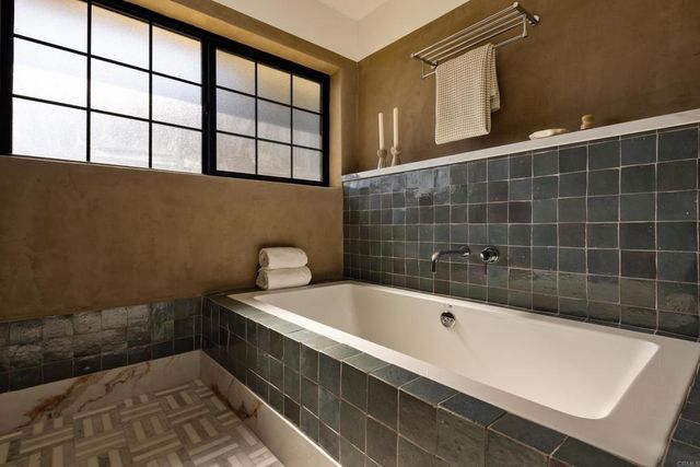 1812 Highland Dr, Newport Beach, CA 92660