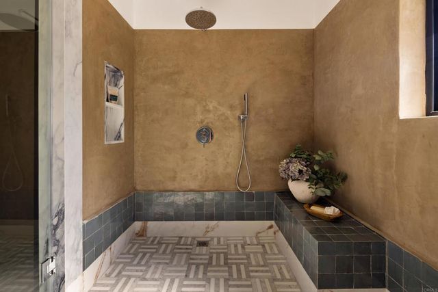 1812 Highland Dr, Newport Beach, CA 92660