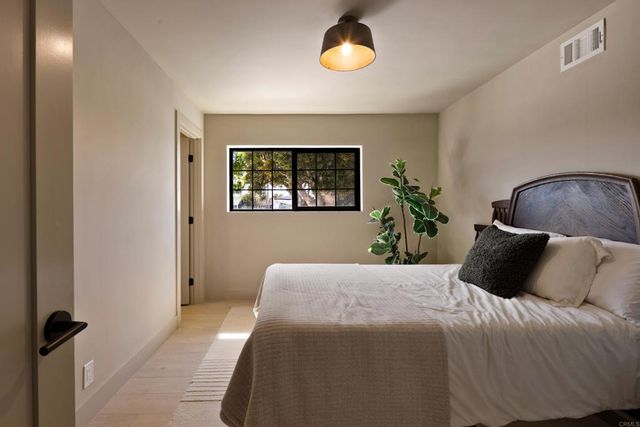 1812 Highland Dr, Newport Beach, CA 92660