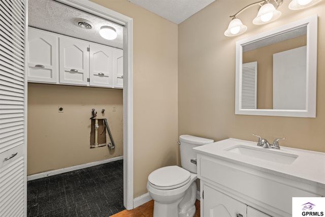 10929 Taylor Street, Omaha, NE 68164