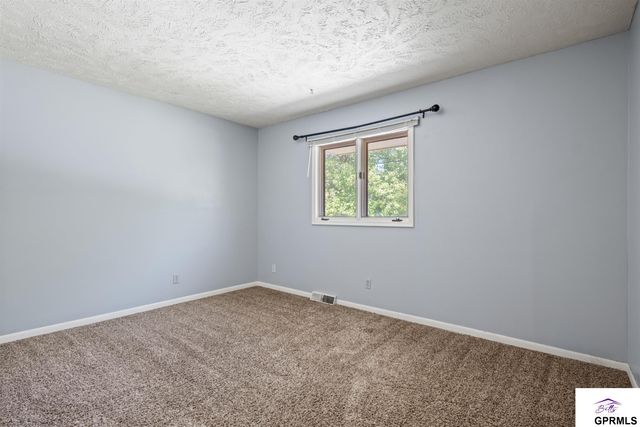 10929 Taylor Street, Omaha, NE 68164