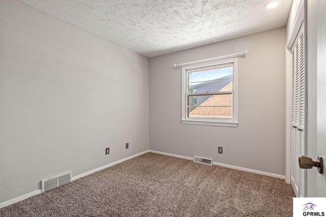 10929 Taylor Street, Omaha, NE 68164
