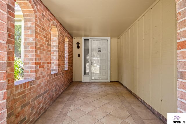 10929 Taylor Street, Omaha, NE 68164