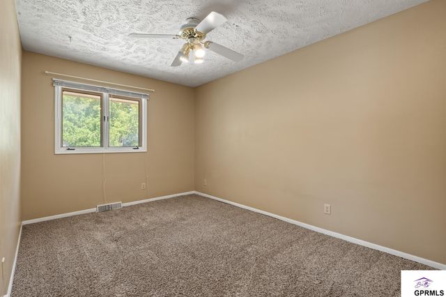 10929 Taylor Street, Omaha, NE 68164