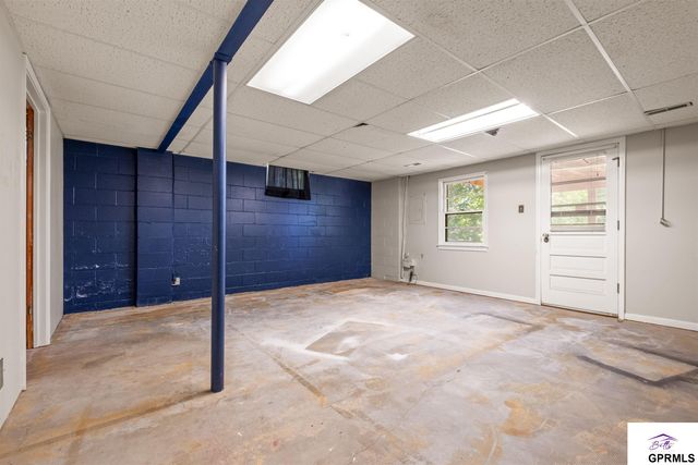 10929 Taylor Street, Omaha, NE 68164