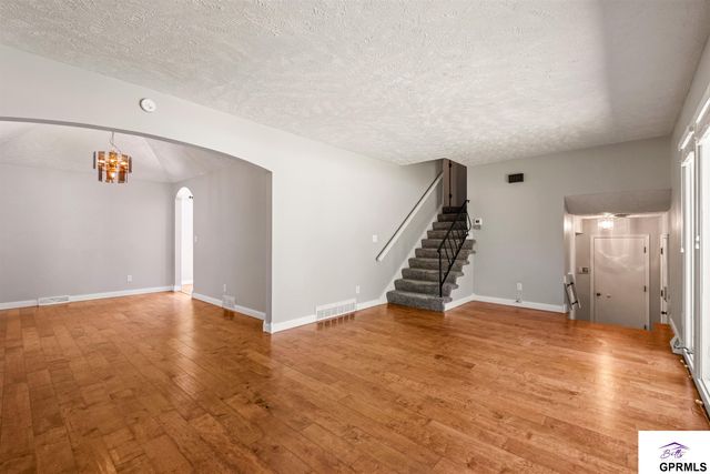 10929 Taylor Street, Omaha, NE 68164