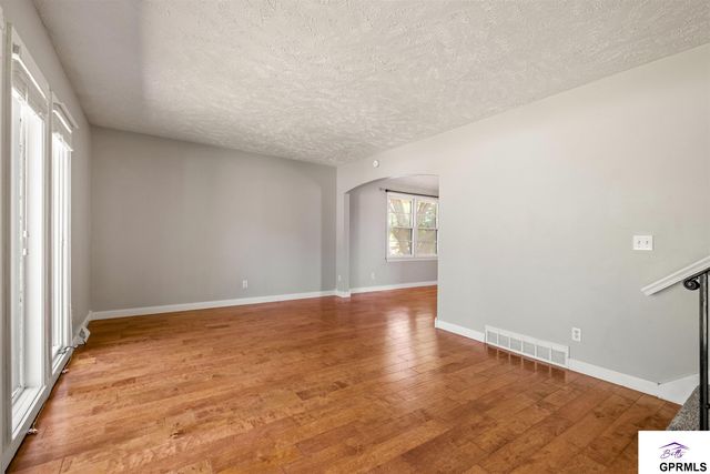 10929 Taylor Street, Omaha, NE 68164