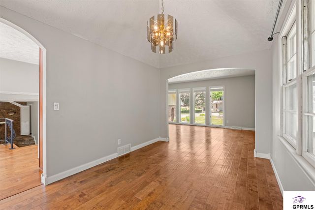 10929 Taylor Street, Omaha, NE 68164