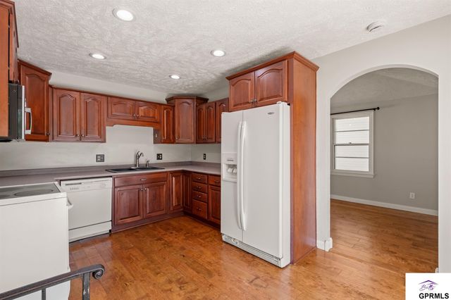 10929 Taylor Street, Omaha, NE 68164