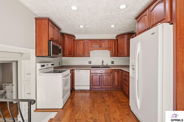 10929 Taylor Street, Omaha, NE 68164